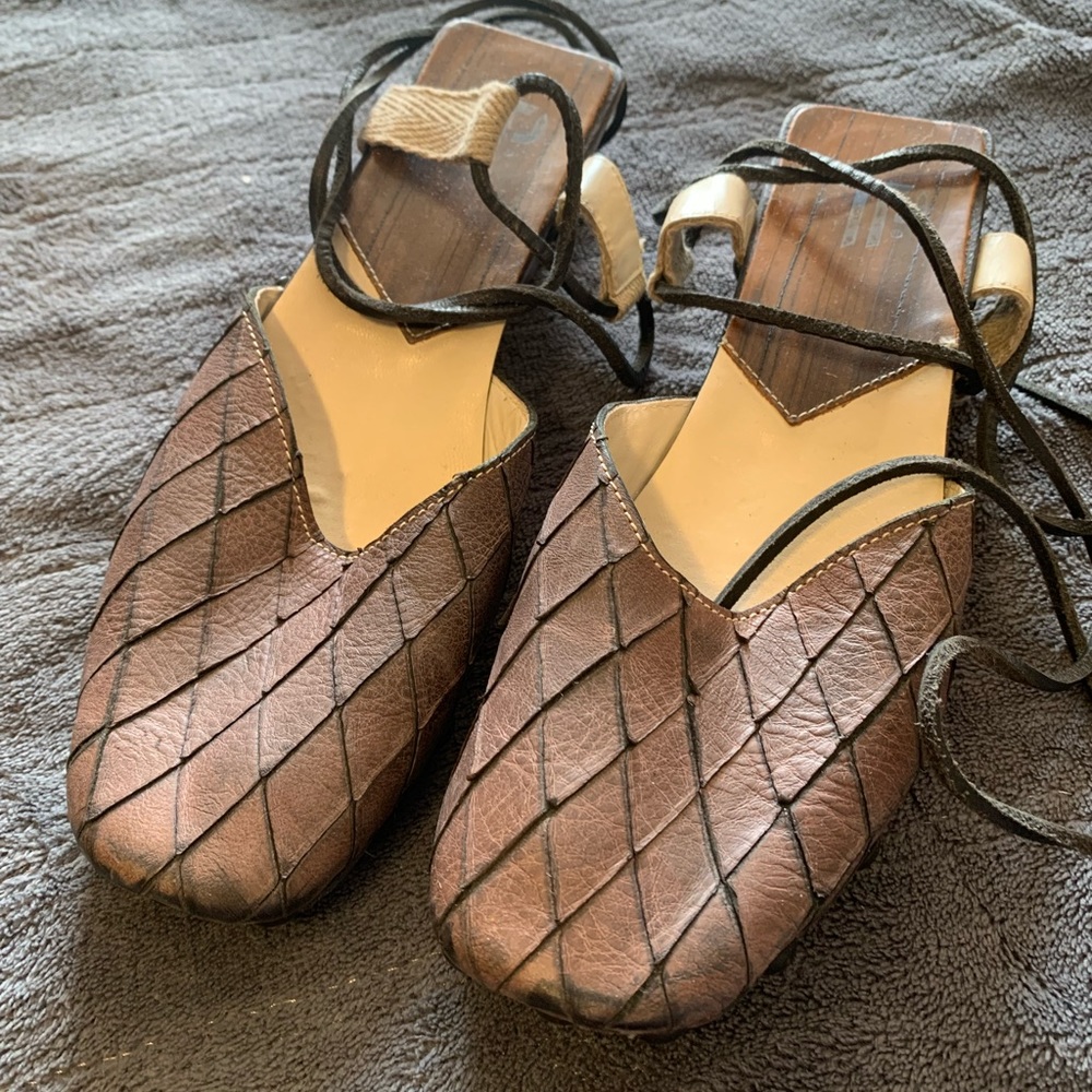 1P Leather Handmade Wood Wrap Sandals made Italy